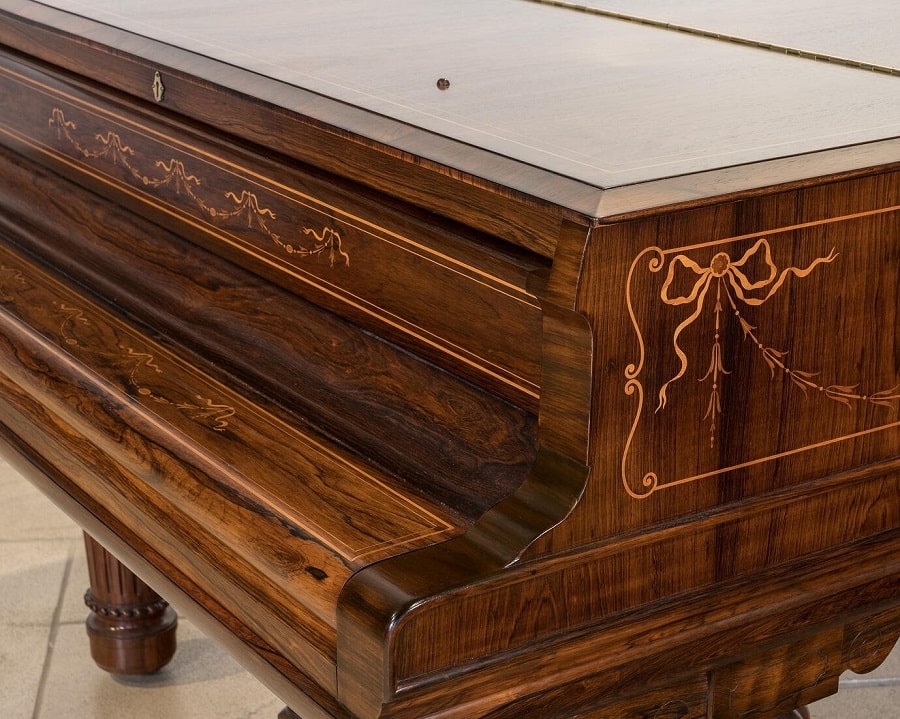 توجه به بدنه پیانو دست دوم