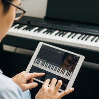 بهترین اپلیکیشن رایگان برای یادگیری پیانو در سال ۲۰۲۵