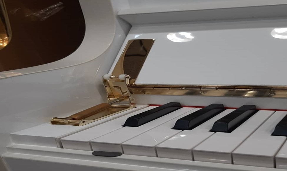 جنس بدنه پیانوی طرح آکوستیک Yamaha CH-125 A