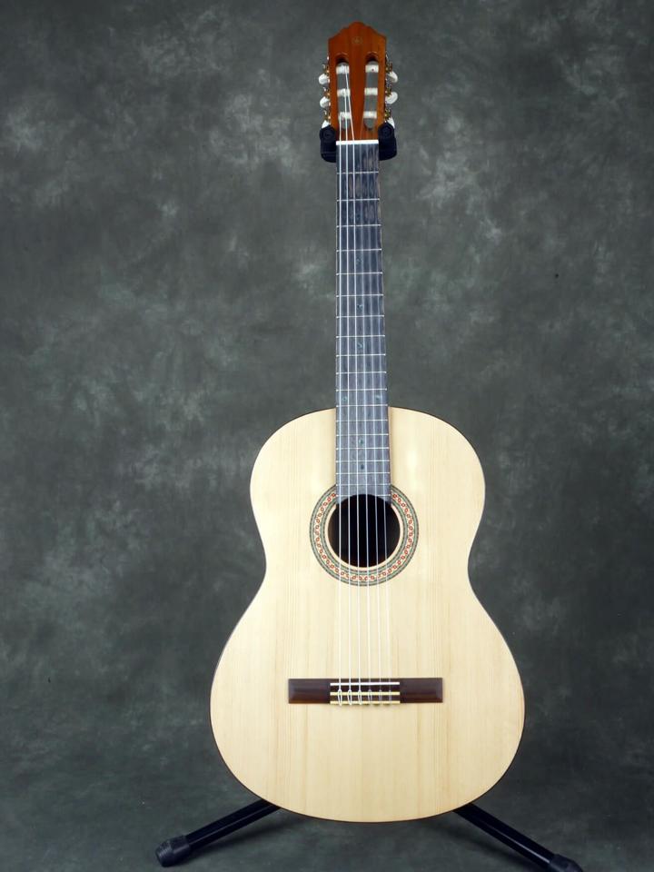گیتار یاماها مدل C40M